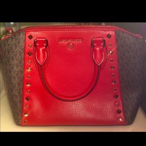 BRAND NEW red MK handbag 😍❤️